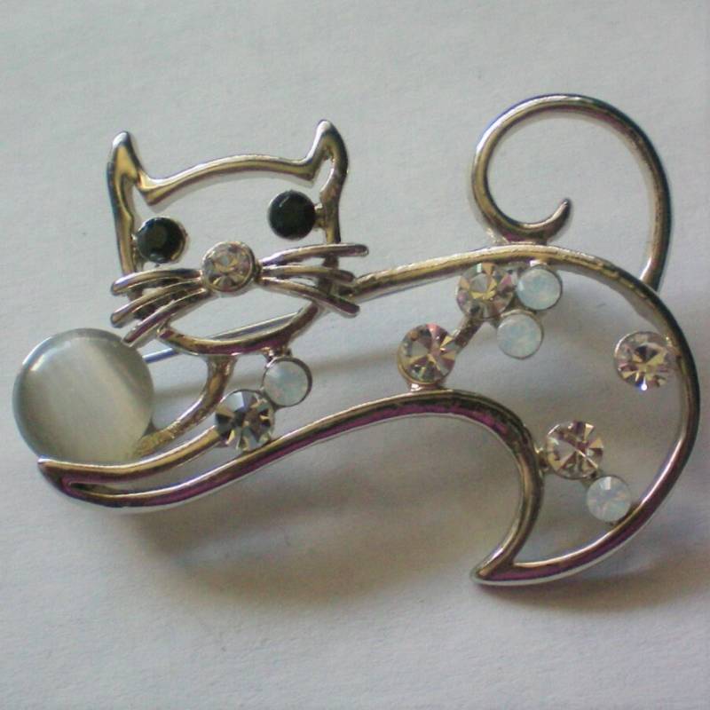 Silberfarbene Katzennadel Mit Mondsteinkugel - 6607 von OldCastleTreasures