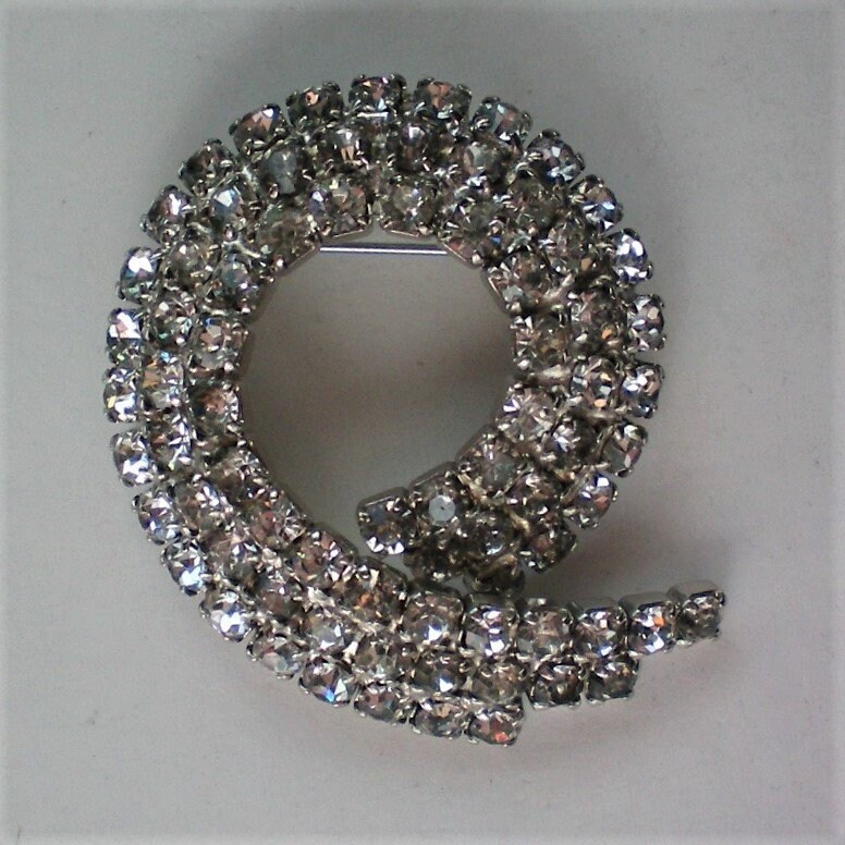 Vintage Strass Wirbel Brosche - 6035 von OldCastleTreasures