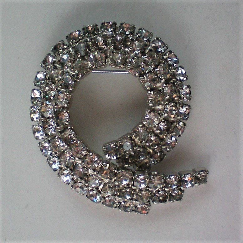 Vintage Strass Wirbel Brosche - 6035 von OldCastleTreasures