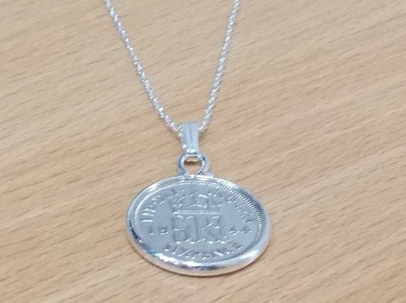 1937 Sixpence Münzanhänger 88.geburtstag Geschenk, Sterling Silber Kette von OldCoinCufflinks