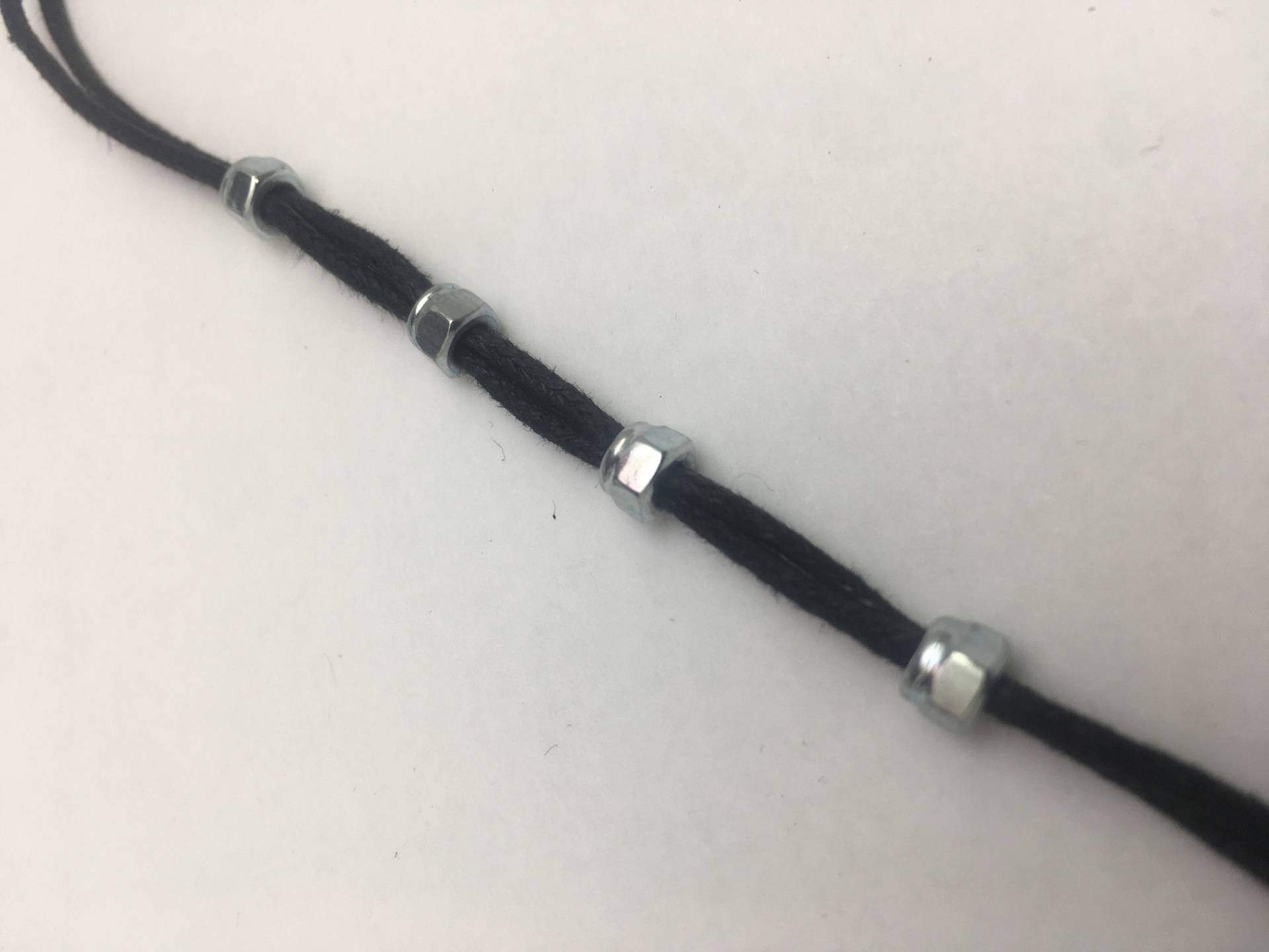 Beard Lacer Aus Schwarzem Seil Und Sechskantmuttern Beard Lacer Aus Schwarzem Seil Und Sechskantmuttern von OldCrowShop