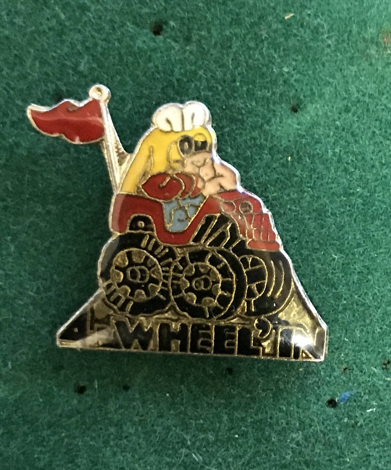 1980Er 4x4 Truck Pin 4 Wheelin Wheeling Hund Fahren Vintage Hut Revers Emaille Retro Metall Aus Hersteller Board 80Er Jahre Schlamm Sport Rennland von OldFleaToyMarket
