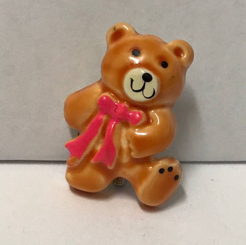 1980Er Bär Pink Schleife Pin Vintage Hut Revers Retro Aus Altem Geschenk Shop Cute Darling Bunt Girly Girl 80Er Alte Taiwan Plastik Brosche Teddy 1980Er Bär Pink Schleife Pin Vintage Hut Revers Retro Aus Altem Geschenk Shop Cute Darling Bunt Girly Girl 80Er Alte Taiwan Plastik Brosche Teddy von OldFleaToyMarket