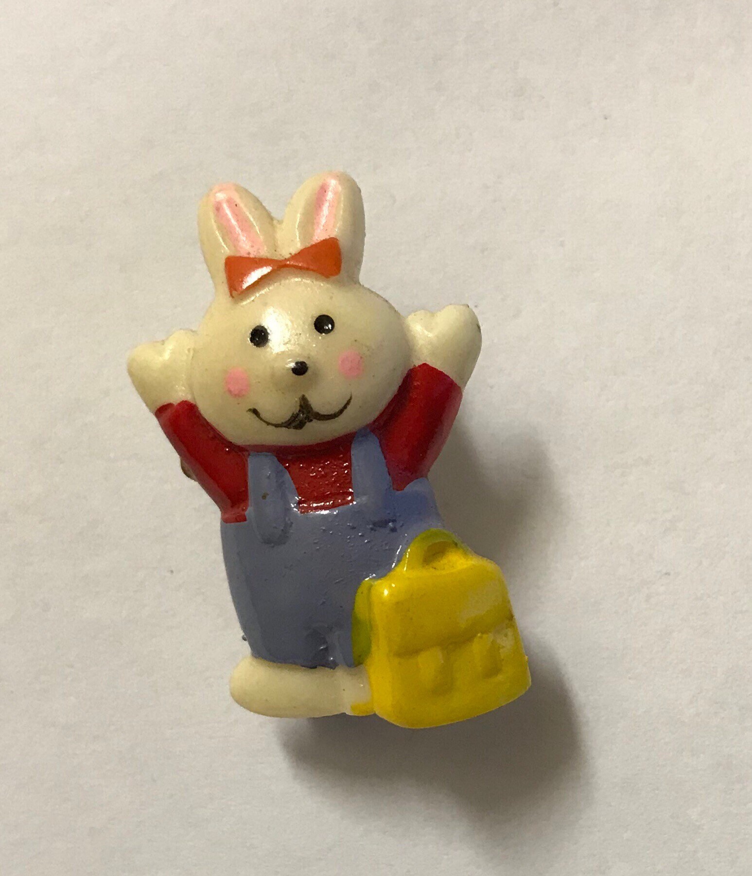 1980Er Hasen Overalls Pin Vintage Hut Revers Retro Geschenk Shop 80Er Pink Schleife Lunchbox Job Bunny Brosche von OldFleaToyMarket