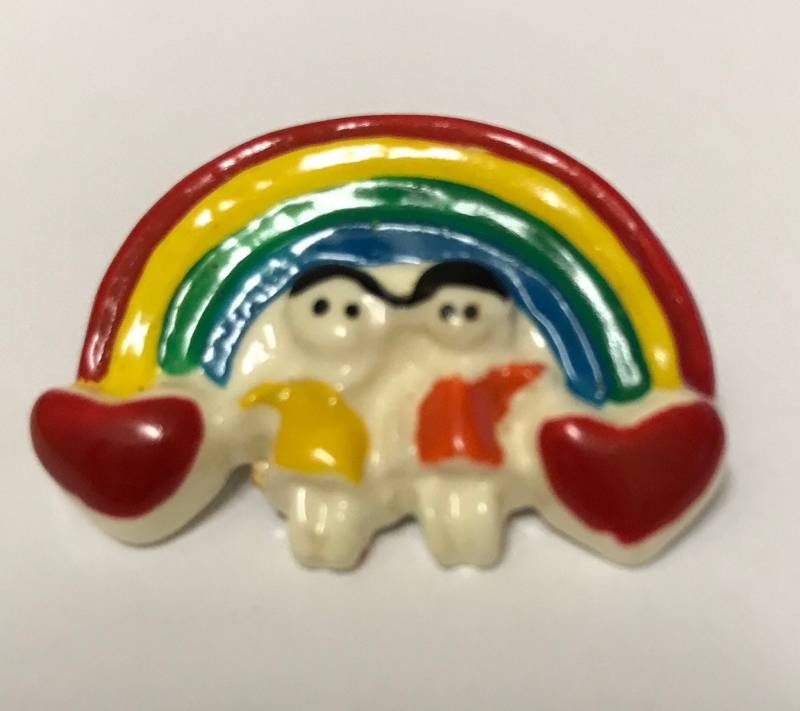 1980Er Jahre Freunde Regenbogen Herzen Pin Vintage Hut Revers Retro Aus Altem Geschenkladen Whimsical Girly Girl 80Er Taiwan Roc Kunststoff Charmante 1980Er Jahre Freunde Regenbogen Herzen Pin Vintage Hut Revers Retro Aus Altem Geschenkladen Whimsical Girly Girl 80Er Taiwan Roc Kunststoff Charmante von OldFleaToyMarket