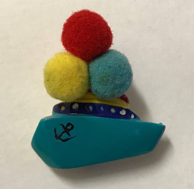1980Er Jahre Kreuzfahrtschiff Pin Vintage Hut Revers Retro Geschenk Shop Whimsical Ocean Liner Bunte Mädchen 80Er Pompoms Boot Fuzzy Kunststoff von OldFleaToyMarket