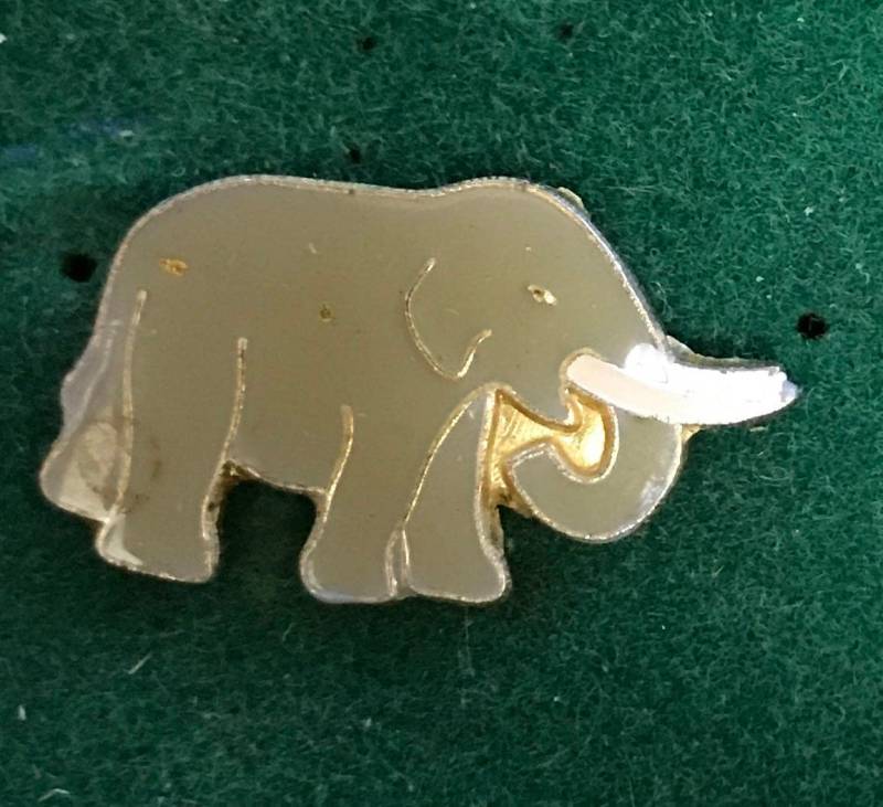 1980Er Kleine Elefanten Pin Vintage Hut Revers Emaille Retro Metall Von Hersteller Brett Wild Dschungel Zoo Tier von OldFleaToyMarket