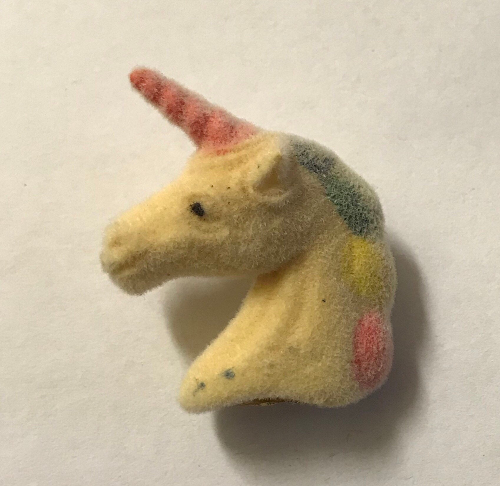 1980S Flocked Unicorn Pin Vintage Hut Revers Retro Fuzzy Aus Altem Geschenkladen Märchenhaftes Tier 80Er Taiwan Roc Weich Weiß Rosa Pferd 1980S Flocked Unicorn Pin Vintage Hut Revers Retro Fuzzy Aus Altem Geschenkladen Märchenhaftes Tier 80Er Taiwan Roc Weich Weiß Rosa Pferd von OldFleaToyMarket