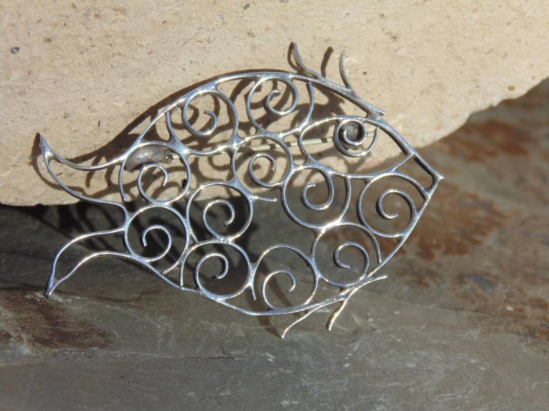Taxco Sterling Silber Fisch Pin/Brosche Mit Open Swirl Design Im Ganzen Körper von OldMexicoSilverShop