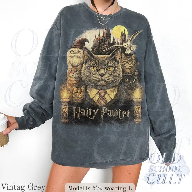 Hairy Pawter Vintage 90Er Jahre Grafik Rundhalsausschnitt, Retro Lustiges Katzen-Sweatshirt, Katzen-Zauberer-Fantasy-T-Shirt, Leser-Herbstgeschenk von OldSchoolCulture