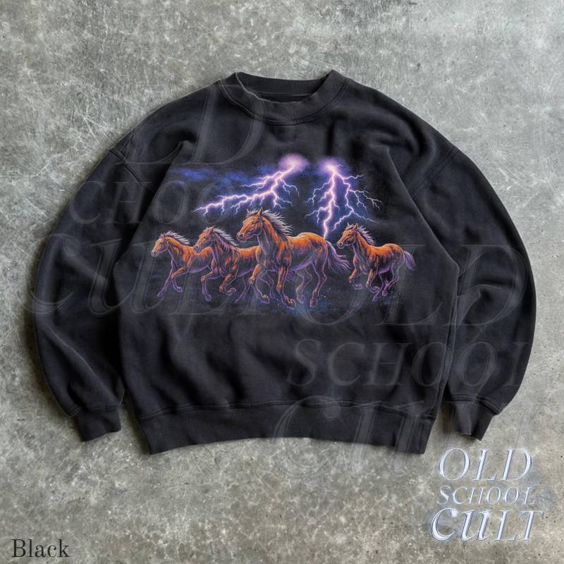 Retro Pferd Blitze 90Er Jahre Grafik-Sweatshirt, Vintage Western Rundhalsausschnitt, Natur Y2K Wildpferd Cowboy Unisex Pullover von OldSchoolCulture