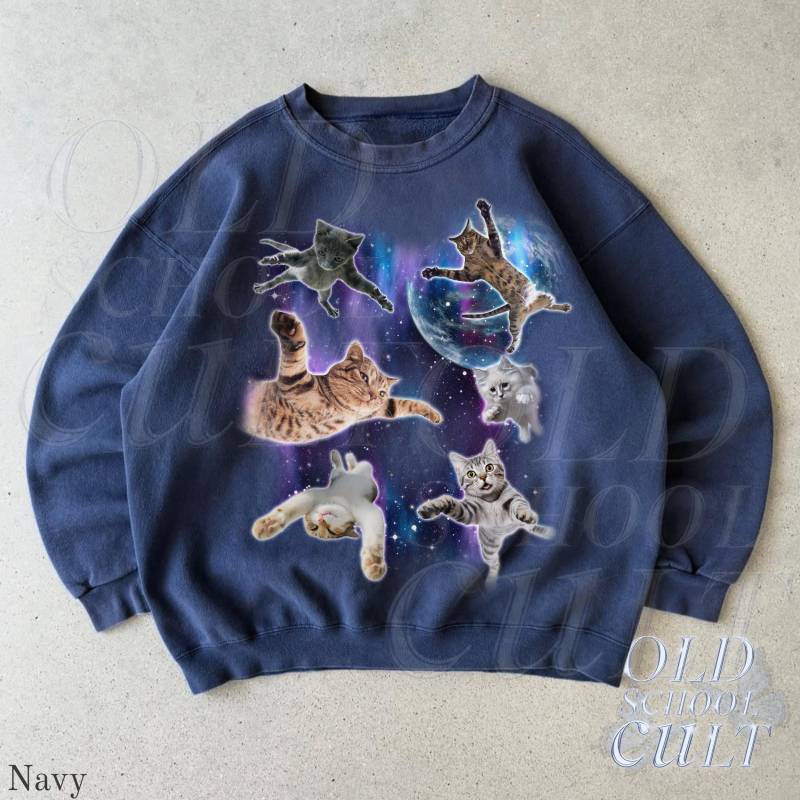 Vintage Space Cat Sweatshirt, Galaxy Kätzchen Pullover Rundhalsausschnitt, Lustiger Cosmic Lover Pullover, Y2K Retro Grafik Top, Entspanntes Vintage Space Cat Sweatshirt, Galaxy Kätzchen Pullover Rundhalsausschnitt, Lustiger Cosmic Lover Pullover, Y2K Retro Grafik Top, Entspanntes von OldSchoolCulture