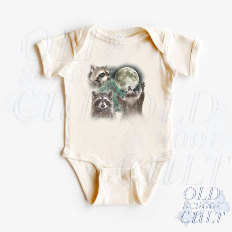 Waschbär Kleinkind Shirt, Niedliche Silly Kinderkleidung, Boho Erwachsene, & Jugend T-Shirt, Kinder Familie Seltsame Shirt, Baby Bodysuit von OldSchoolCulture