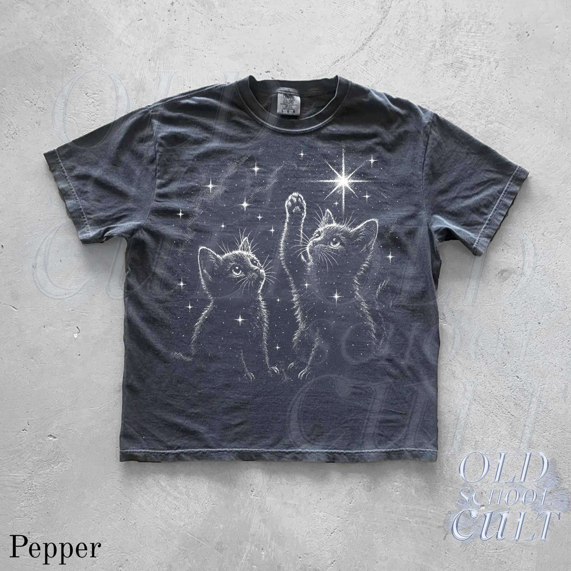 Zwei Katzen in Der Galaxie Halftone Comfort Colors® Tshirt, Retro Kätzchen Shirts, Katzenliebhaber Katzenmutter Geschenk, Unisex Erwachsene von OldSchoolCulture