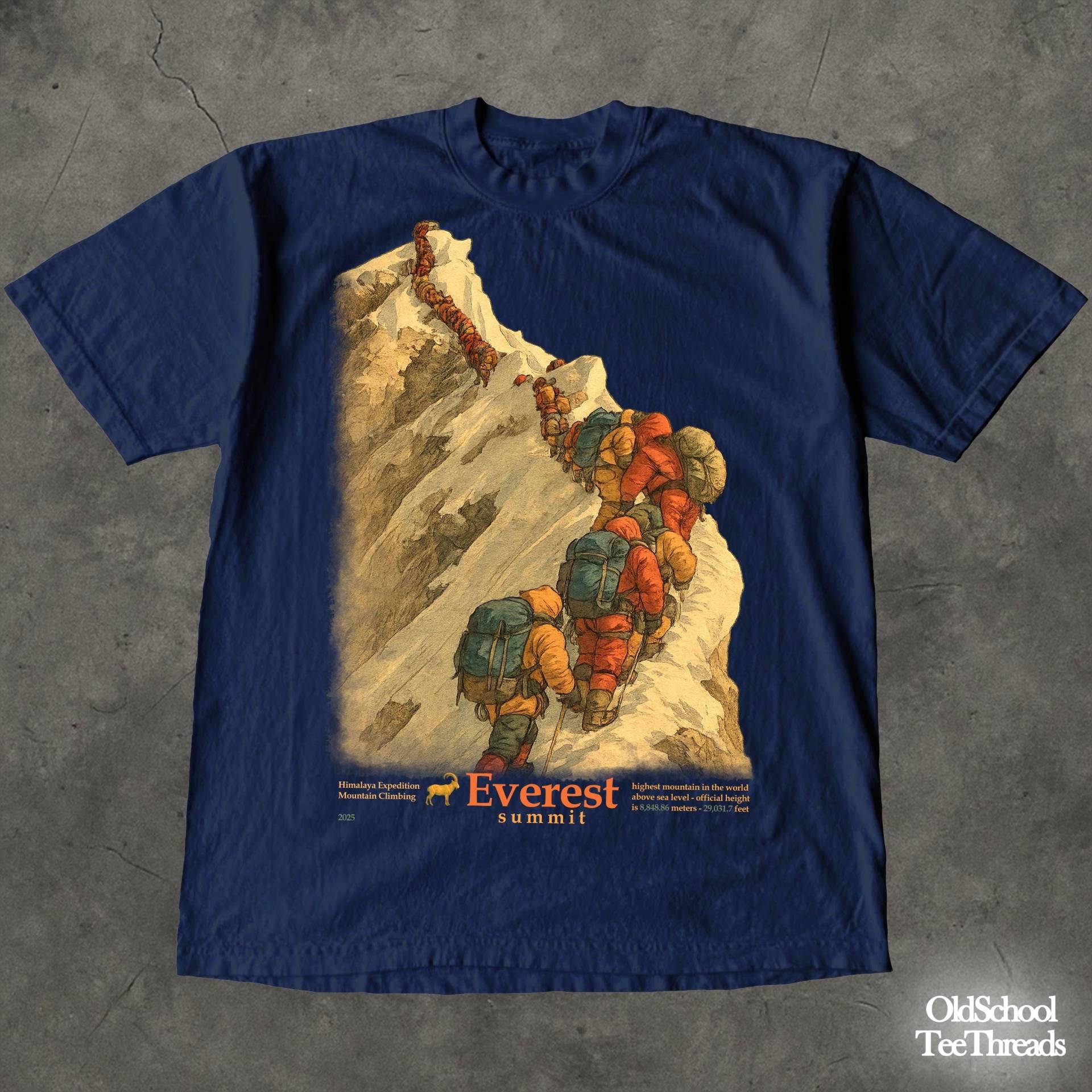 Everest Gipfel Vintage T-Shirt, Retro Bergsteigen/Climbiun Y2K Style Himalaya Grafikkleidung von OldSchoolTeeThreads