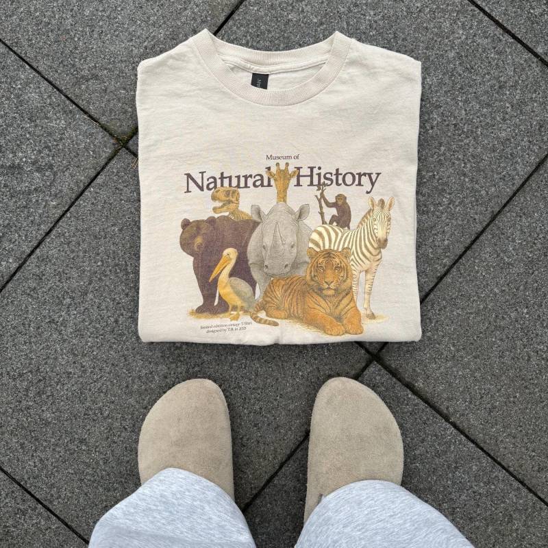 Vintage Wildlife Safari Tshirt, Retro Tier Grafik T-Shirt, Zoo Und Museum Gildan Baumwoll-Shirt Vintage Wildlife Safari Tshirt, Retro Tier Grafik T-Shirt, Zoo Und Museum Gildan Baumwoll-Shirt von OldSchoolTeeThreads