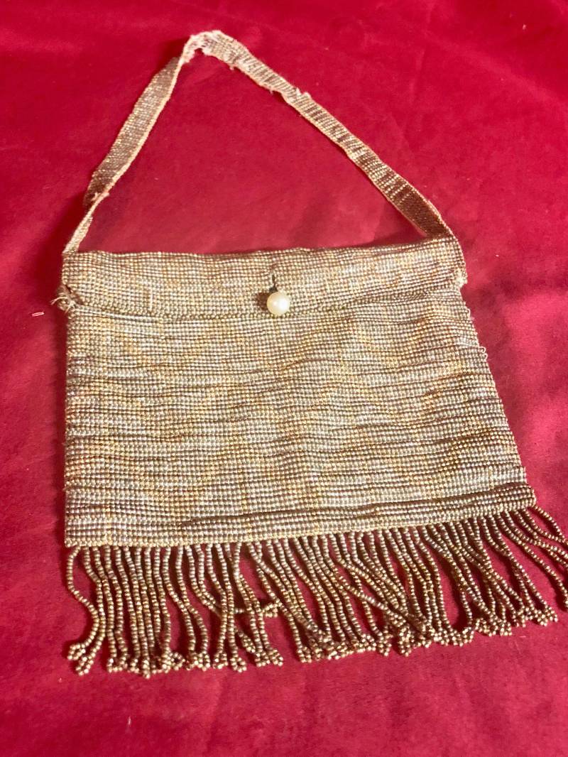 Damen Silber & Gold Perlen Vintage Abend Tasche/Purse - Made in Frankreich Damen Silber & Gold Perlen Vintage Abend Tasche/Purse - Made in Frankreich von OldSoulAntiquesNsuch