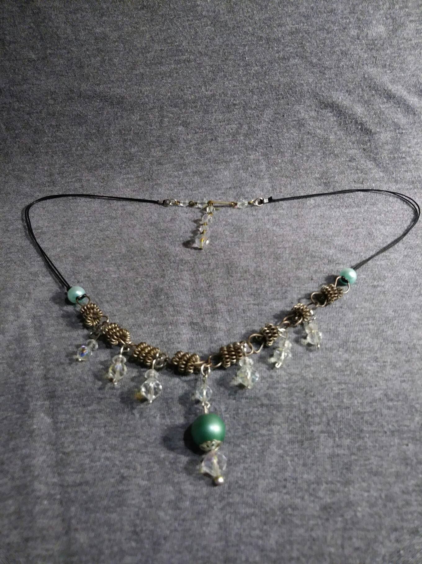 Halskette Ein Von Einer Art Crystal Sea Dreams. Design Aus Stücken Und Vintage-Schmuck Erstellt. Künstlerin Heather Hutcheson Halskette Ein Von Einer Art Crystal Sea Dreams. Design Aus Stücken Und Vintage-Schmuck Erstellt. Künstlerin Heather Hutcheson von OldStuffWeLike