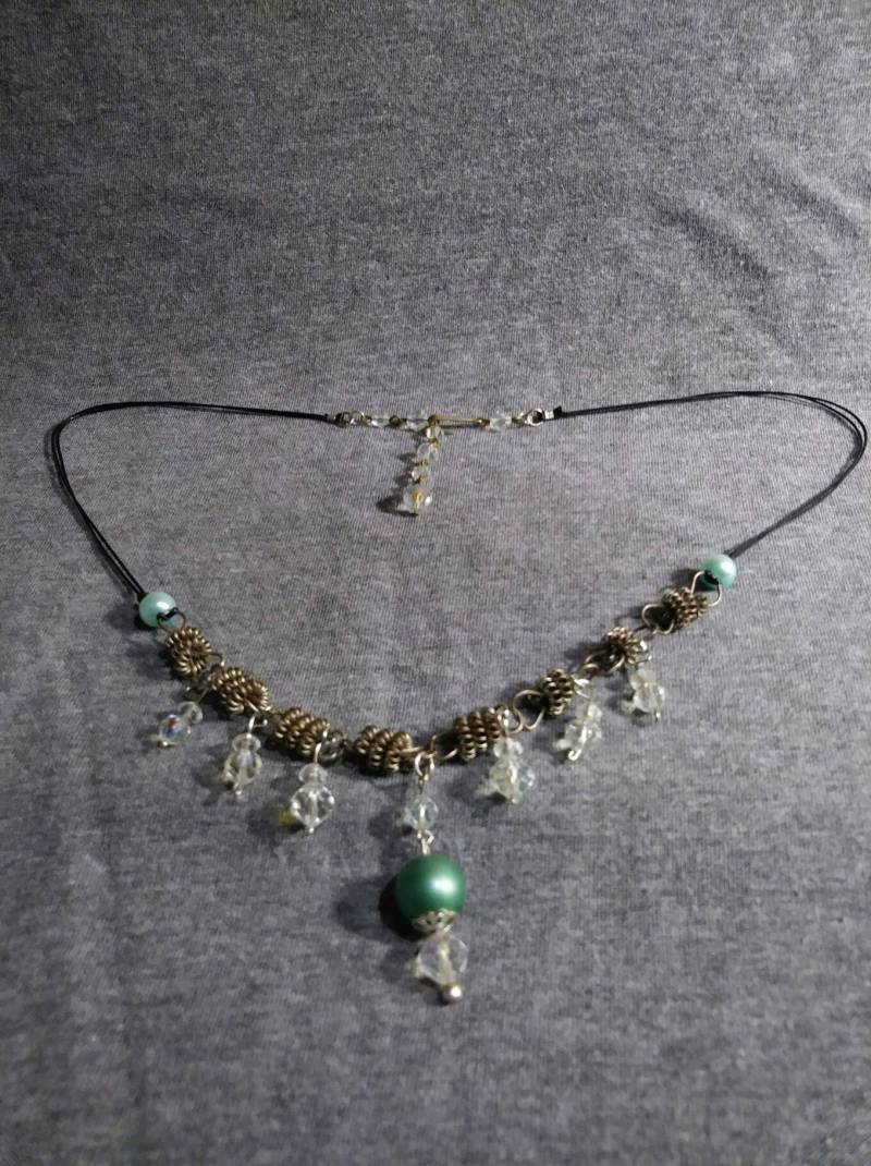 Halskette Ein Von Einer Art Crystal Sea Dreams. Design Aus Stücken Und Vintage-Schmuck Erstellt. Künstlerin Heather Hutcheson Halskette Ein Von Einer Art Crystal Sea Dreams. Design Aus Stücken Und Vintage-Schmuck Erstellt. Künstlerin Heather Hutcheson von OldStuffWeLike
