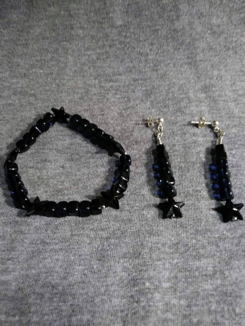 Kobalt-Armband Und Ohrringe. Jahrgang Bits Stücke, Die in Tragbare Kunst Verwandelt. Von Heather Hutcheson Gemischte Vintageabls Kobalt Moobeams Kobalt-Armband Und Ohrringe. Jahrgang Bits Stücke, Die in Tragbare Kunst Verwandelt. Von Heather Hutcheson Gemischte Vintageabls Kobalt Moobeams von OldStuffWeLike