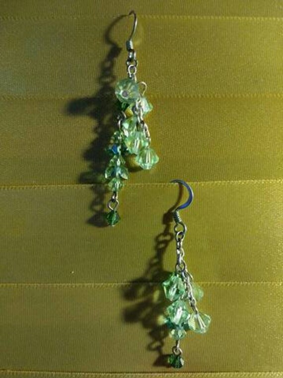 Ohrringe Im Vintage 20Er Jahre Stil. Bits Und Stücke Von Vintage-Schmuck in Tragbare Kunst Verwandelt. Künstler Heather Hutcheson Light Mint Luft Ohrringe Im Vintage 20Er Jahre Stil. Bits Und Stücke Von Vintage-Schmuck in Tragbare Kunst Verwandelt. Künstler Heather Hutcheson Light Mint Luft von OldStuffWeLike