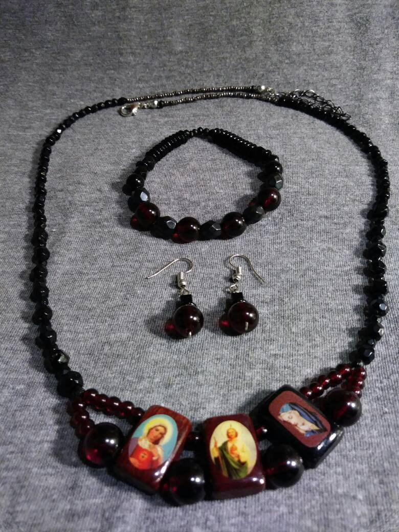 Religiöses Thema Schmuck Vintage Mary Heart Of Hearts Einzelstück Gemischte Vintageables Von Künstlerin Heather Hutcheson Religiöses Thema Schmuck Vintage Mary Heart Of Hearts Einzelstück Gemischte Vintageables Von Künstlerin Heather Hutcheson von OldStuffWeLike