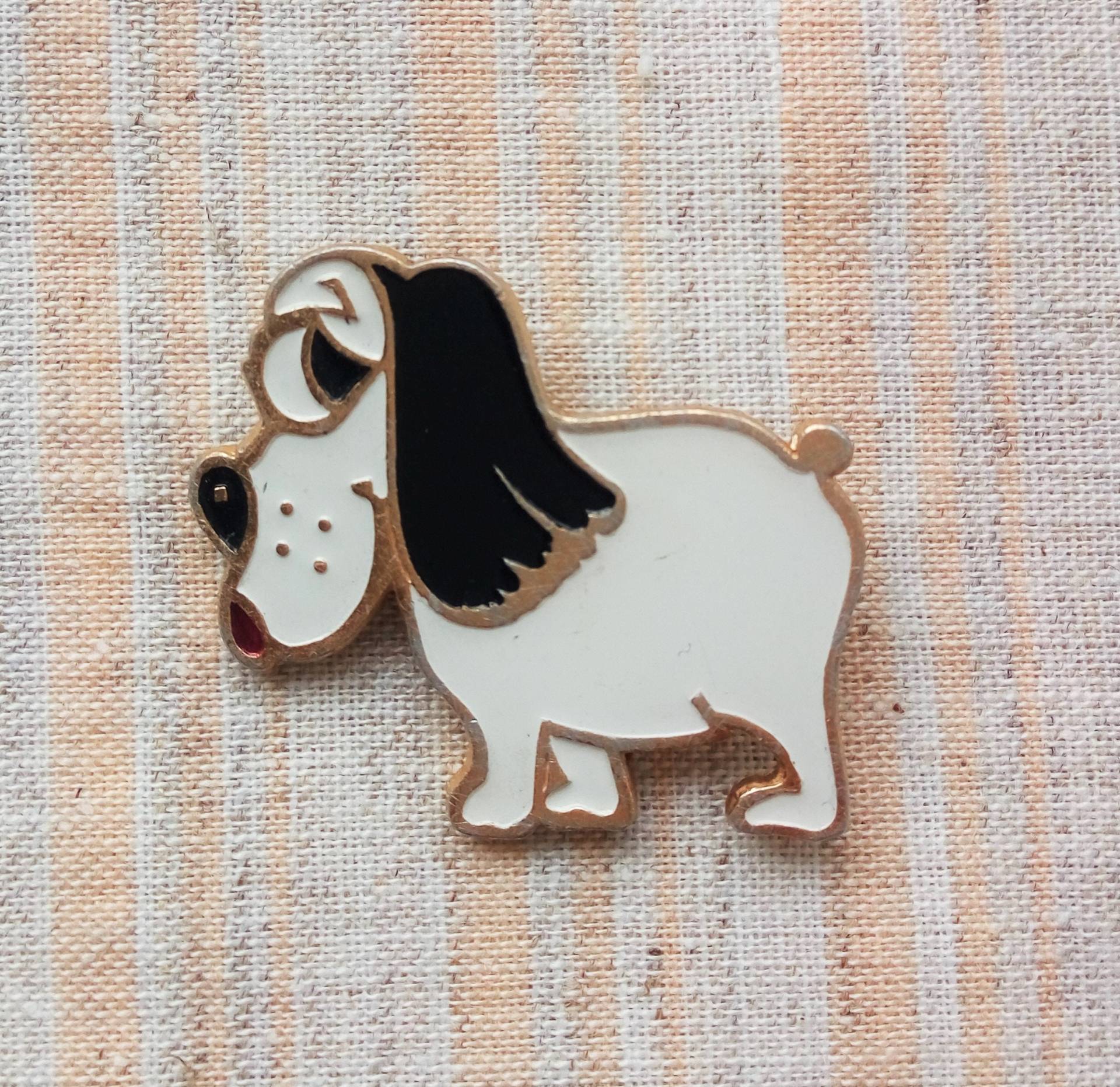 Emaille Hund Pin Brosche Vintage Tier Liebhaber Rucksack Beagle Hundeliebhaber Geschenk Emaillewaren Emaille Hund Pin Brosche Vintage Tier Liebhaber Rucksack Beagle Hundeliebhaber Geschenk Emaillewaren von OldTrunkFinds