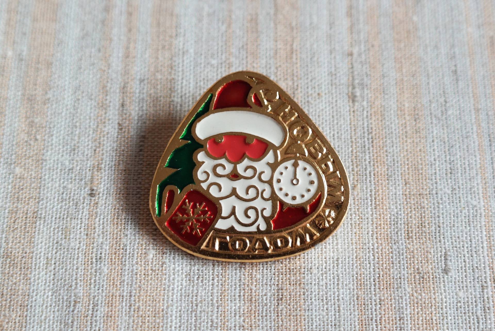 Vintage Emaille Brosche Ukraine Geschäfte Gold Weihnachten Pin Santa Weihnachtsbrosche Einzigartige Rote Neujahr Vintage Emaille Brosche Ukraine Geschäfte Gold Weihnachten Pin Santa Weihnachtsbrosche Einzigartige Rote Neujahr von OldTrunkFinds