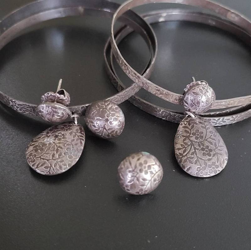Unikat Hand Gefertigte Reine Oxidierte Silber .999 Anhänger Tropfen Und Ohrstecker, Passende Armreif Armbänder, Tragbare Kunst Von Sulan von OldandNewwithaTwist