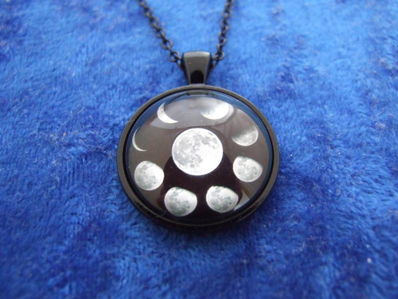 Phasen Des Mondes Charm Anhänger Halskette, Sterne, Celestial, Astronomie, Nachthimmel Phasen Des Mondes Charm Anhänger Halskette, Sterne, Celestial, Astronomie, Nachthimmel von OldeBritonJewellery