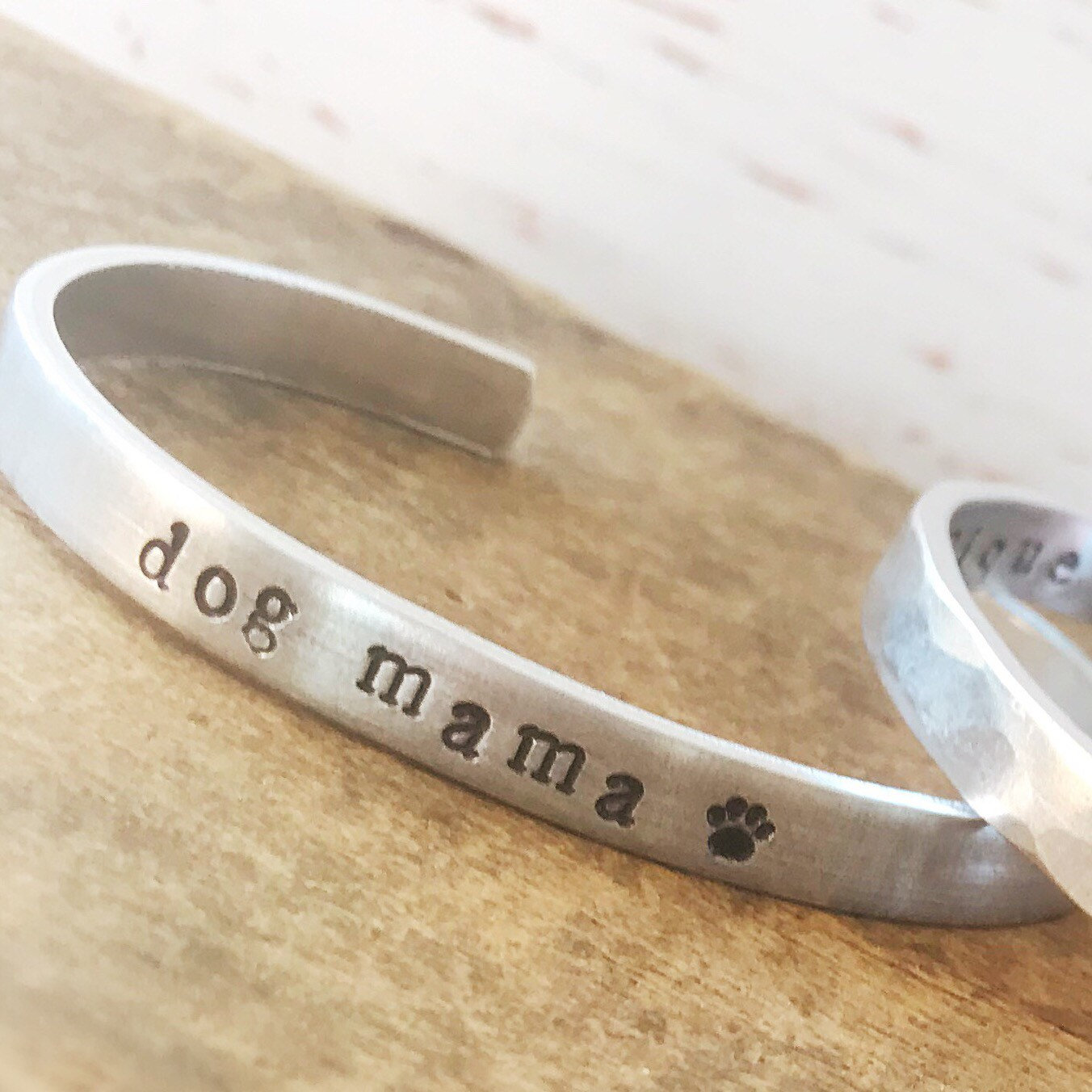 Dog Mama Personalisiertes Statement Armband Cuff Cat Schmuck von OldeDogNewTricks