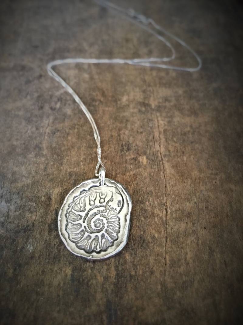 Handgefertigte Shell Strand Halskette, Boho Ocean Beach Schmuck, Vintage-Stil Erklaerung Halskette von OldeDogNewTricks