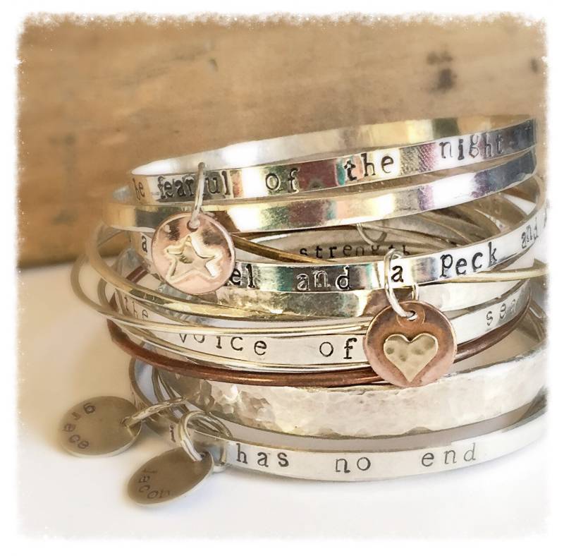 Personalisiertes Boho Armband Mit Gravur, Individueller Schmuck Handgefertigtem Charm von OldeDogNewTricks