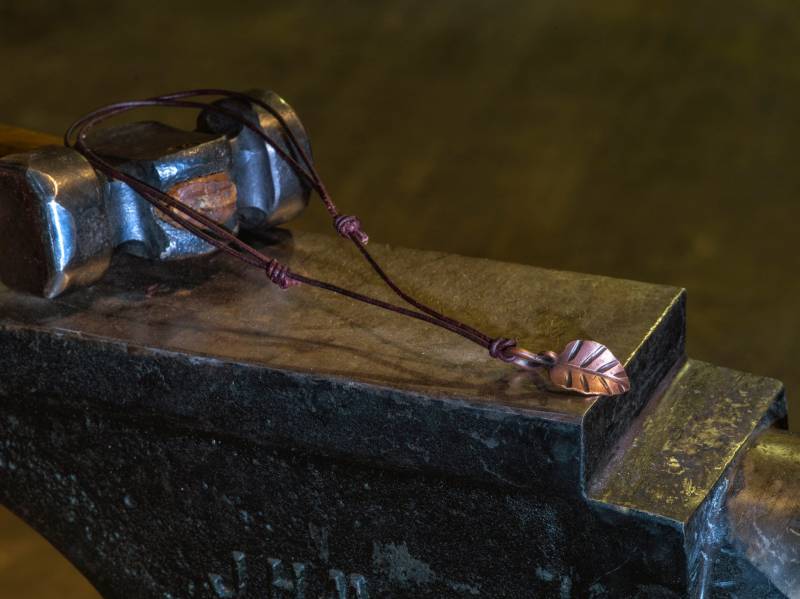 Hammer-Geschmiedete Kupfer Blatt-Halskette von OldeWorldForge