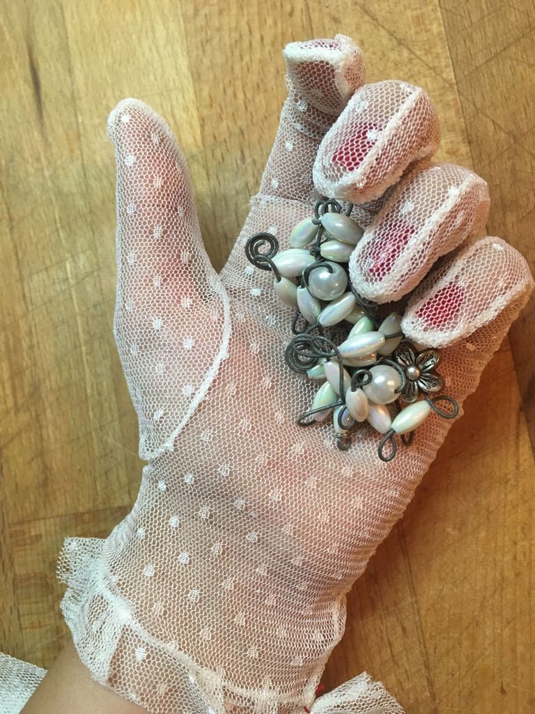 Weiße Spitzenhandschuhe Vintage New Nie Getragen Handgemachte Schöne Handschuhe Weiße Spitzenhandschuhe Vintage New Nie Getragen Handgemachte Schöne Handschuhe von OldiesButGoldiesCro