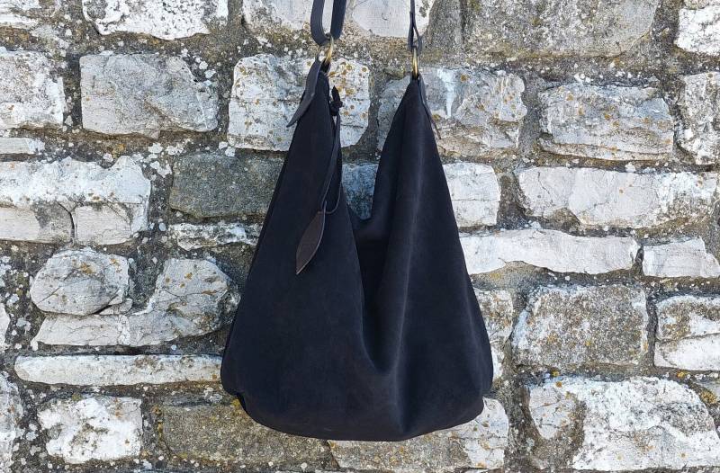 Schwarze Wildledertasche Mit Reißverschluss - Hobo-Tasche Aus Weichem Wildleder Schwarze Wildledertasche Mit Reißverschluss - Hobo-Tasche Aus Weichem Wildleder von Oldries