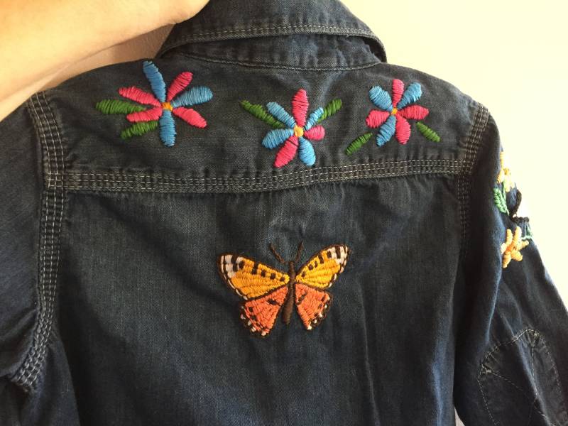 Handbesticktes Mädchen Größe 5 Jeanshemd Handbesticktes Mädchen Größe 5 Jeanshemd von Oldylocks