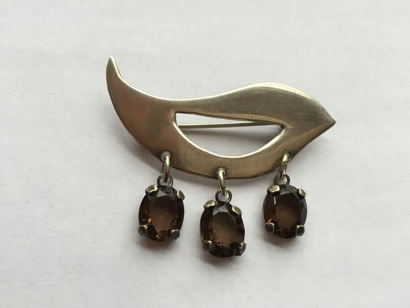 Sterling Silber Abstrakte Vogel Brosche Modern Mit Baumeln Tropfen Steinen Sterling Silber Abstrakte Vogel Brosche Modern Mit Baumeln Tropfen Steinen von Oldylocks