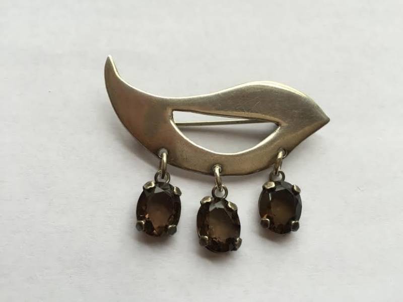 Sterling Silber Abstrakte Vogel Brosche Modern Mit Baumeln Tropfen Steinen Sterling Silber Abstrakte Vogel Brosche Modern Mit Baumeln Tropfen Steinen von Oldylocks