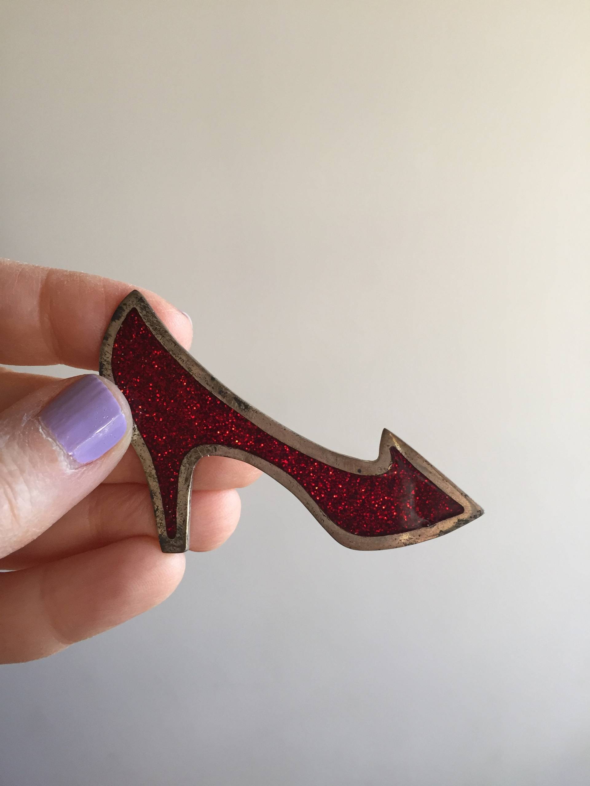 Sterlingsilber Schuh Pin Mit Roten Emaille, Stiletto Brosche, Hergestellt in Mexiko Sterlingsilber Schuh Pin Mit Roten Emaille, Stiletto Brosche, Hergestellt in Mexiko von Oldylocks
