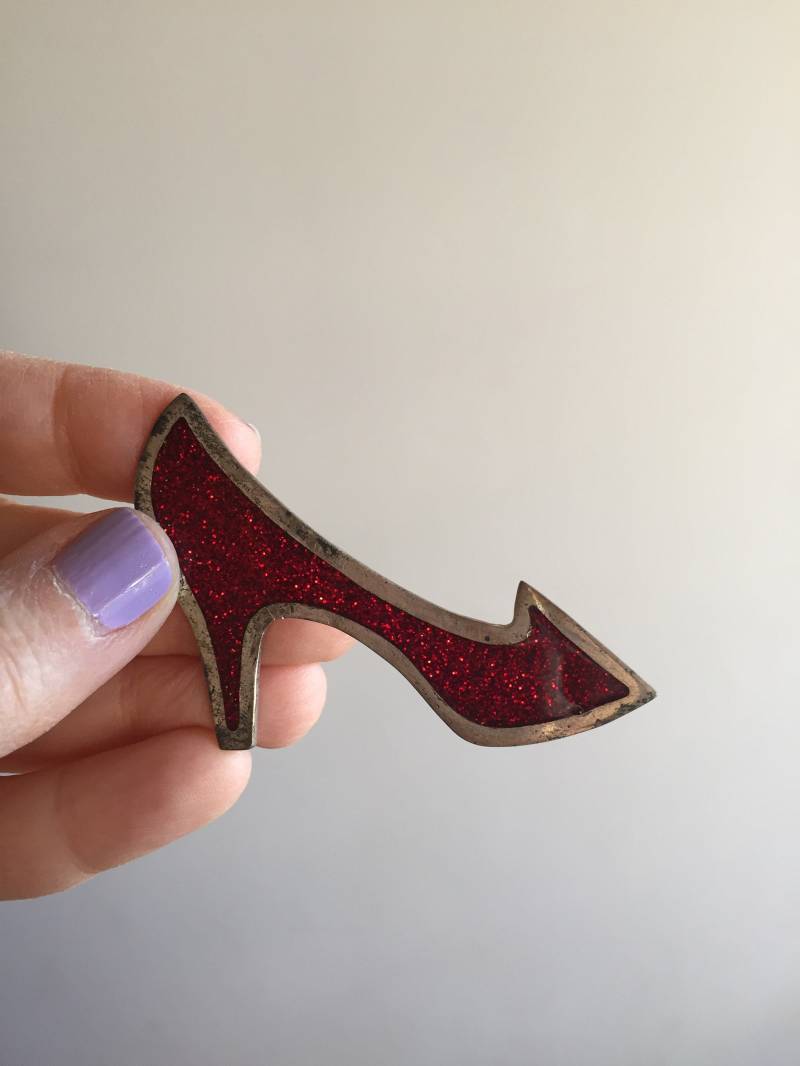 Sterlingsilber Schuh Pin Mit Roten Emaille, Stiletto Brosche, Hergestellt in Mexiko Sterlingsilber Schuh Pin Mit Roten Emaille, Stiletto Brosche, Hergestellt in Mexiko von Oldylocks