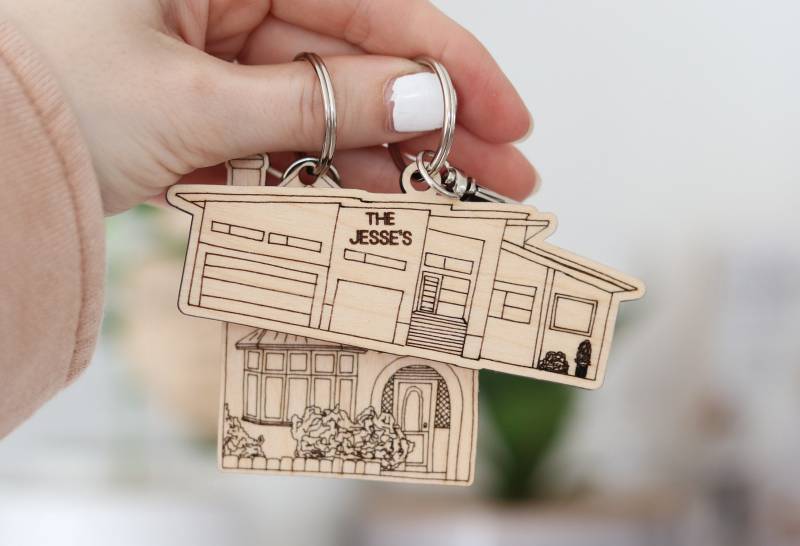 Hand Gezeichneter Gravierter Personalisierter Schlüsselbund, Einweihungsgeschenk, Neues Hausgeschenk, Maklerschließgeschenk, Verlobungsgeschenk Hand Gezeichneter Gravierter Personalisierter Schlüsselbund, Einweihungsgeschenk, Neues Hausgeschenk, Maklerschließgeschenk, Verlobungsgeschenk von Oleadesignco