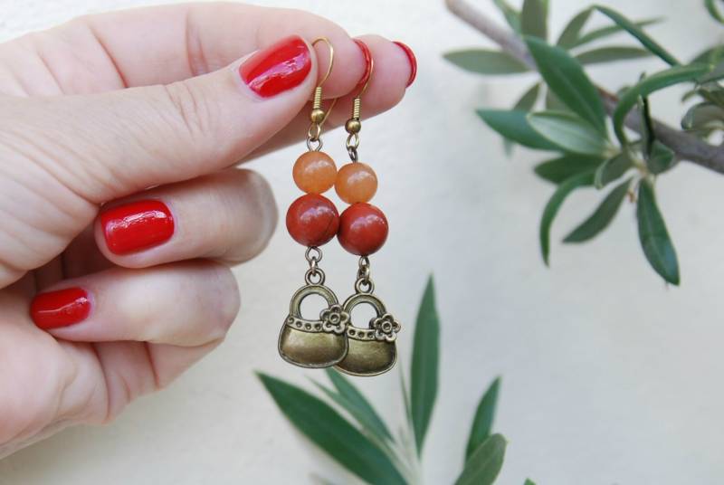 Nette Geldbörse Charme Ohrringe, Aventurin & Roter Jaspis Stein Ohrringe Orange Rot Mit Handtasche Charme, Herbstfarben, Herbstgeschenke von OleePrettyNecklace