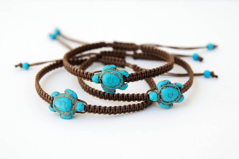 Türkis Schildkröte Armband Verstellbares Boho Armband Aus Braunem Makramee von OleePrettyNecklace