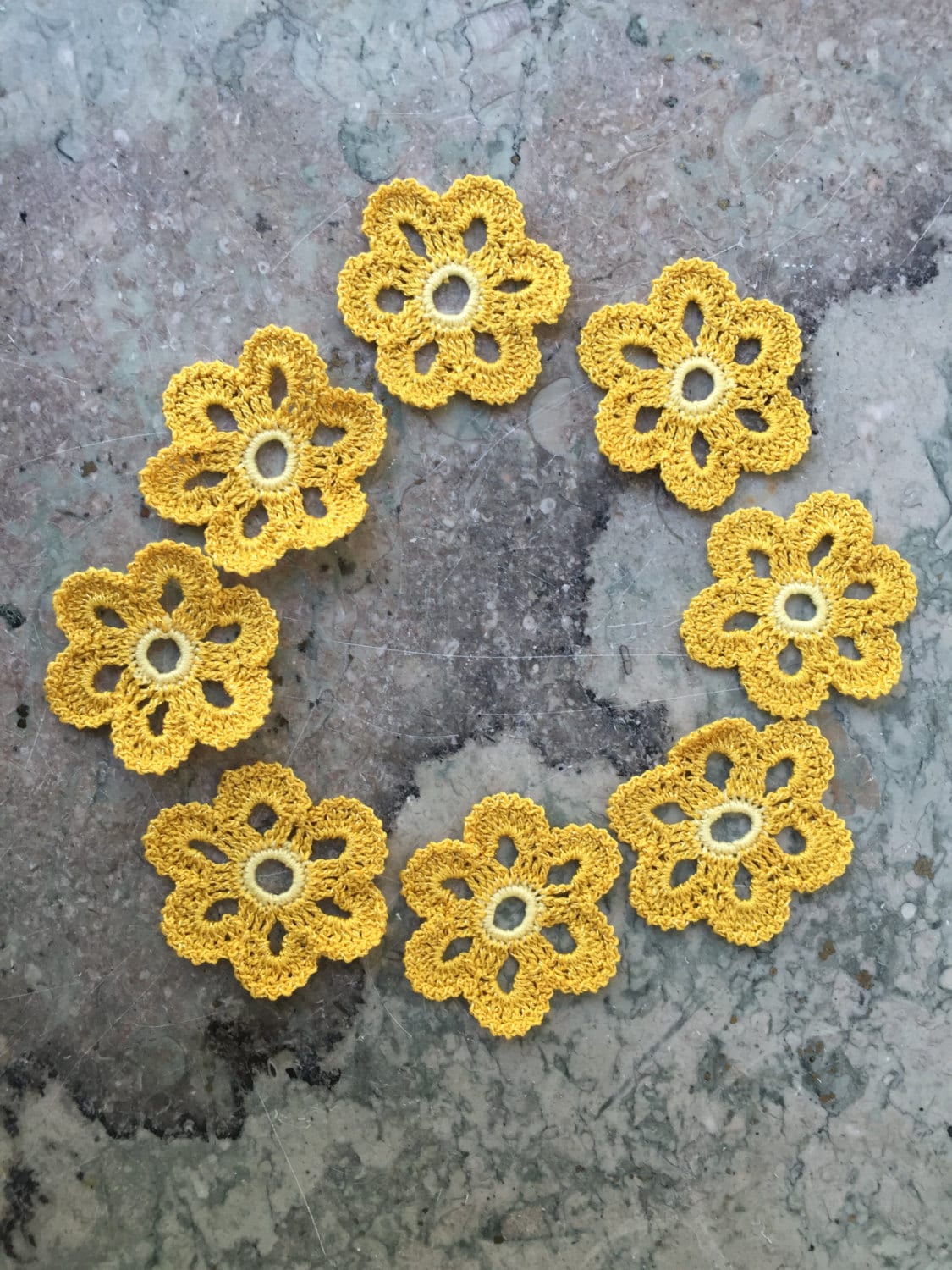 Häkelfaden Blume Gehäkelte Applikation Gelb Lurexmotiv Roter Mohn 8Er-Set Damen Accessoire Gehäkelt Häkelfaden Blume Gehäkelte Applikation Gelb Lurexmotiv Roter Mohn 8Er-Set Damen Accessoire Gehäkelt von OlenasDesign