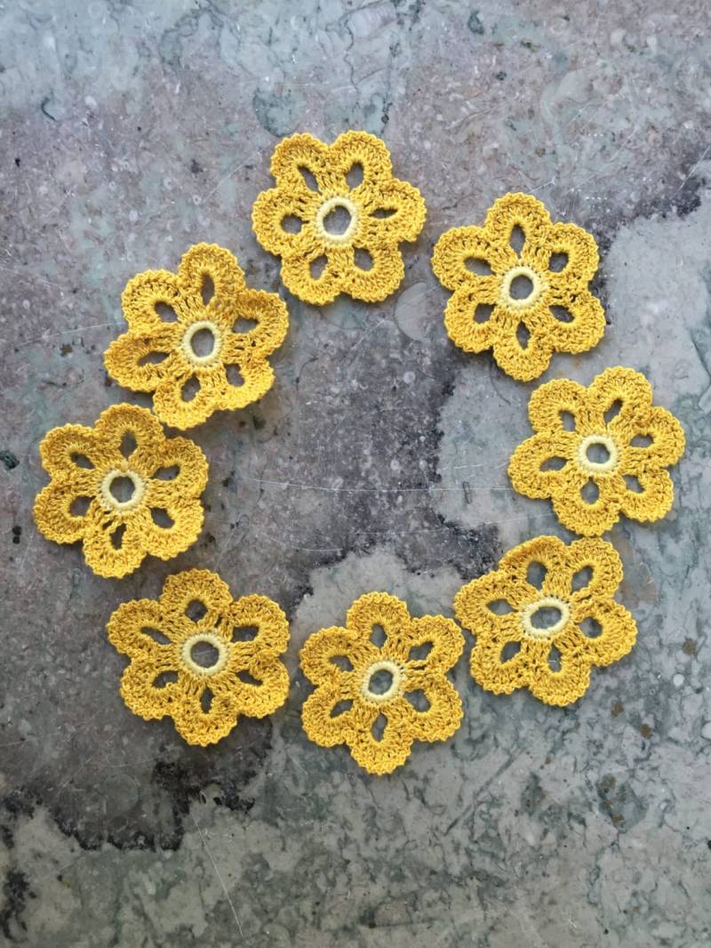 Häkelfaden Blume Gehäkelte Applikation Gelb Lurexmotiv Roter Mohn 8Er-Set Damen Accessoire Gehäkelt Häkelfaden Blume Gehäkelte Applikation Gelb Lurexmotiv Roter Mohn 8Er-Set Damen Accessoire Gehäkelt von OlenasDesign