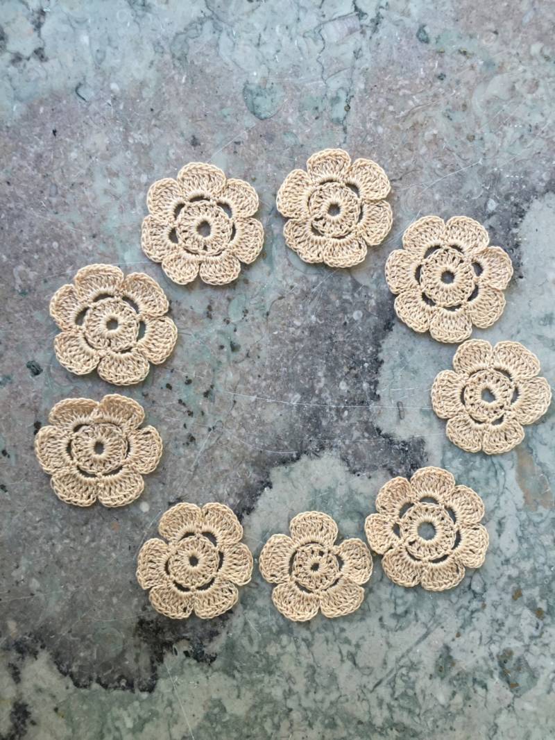 Häkelfaden Blume Häkeln Applikation Hell Beige Motiv Gehäkelt Set Von 9 Damen Accessoire von OlenasDesign