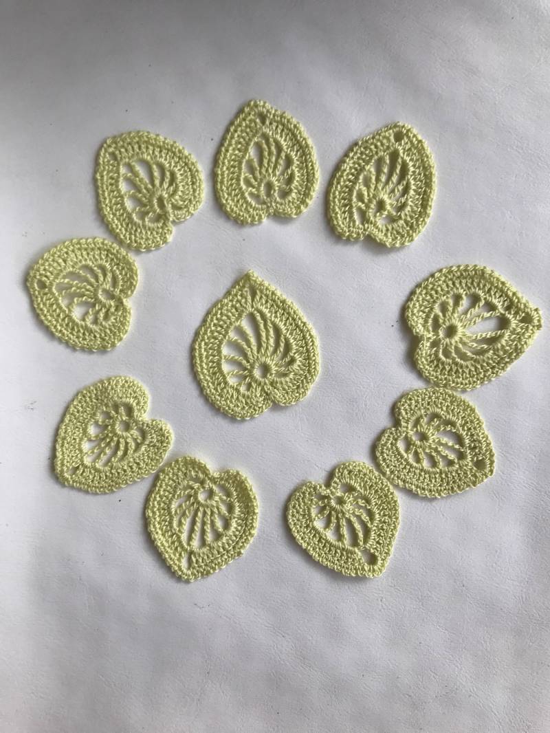 Set Mit 10 Gehäkelten Baumwollfaden Blätter Häkelapplikation Hellgrün Dekoratives Motiv Verschönerung Accessoire Ornamente Bastelbedarf von OlenasDesign