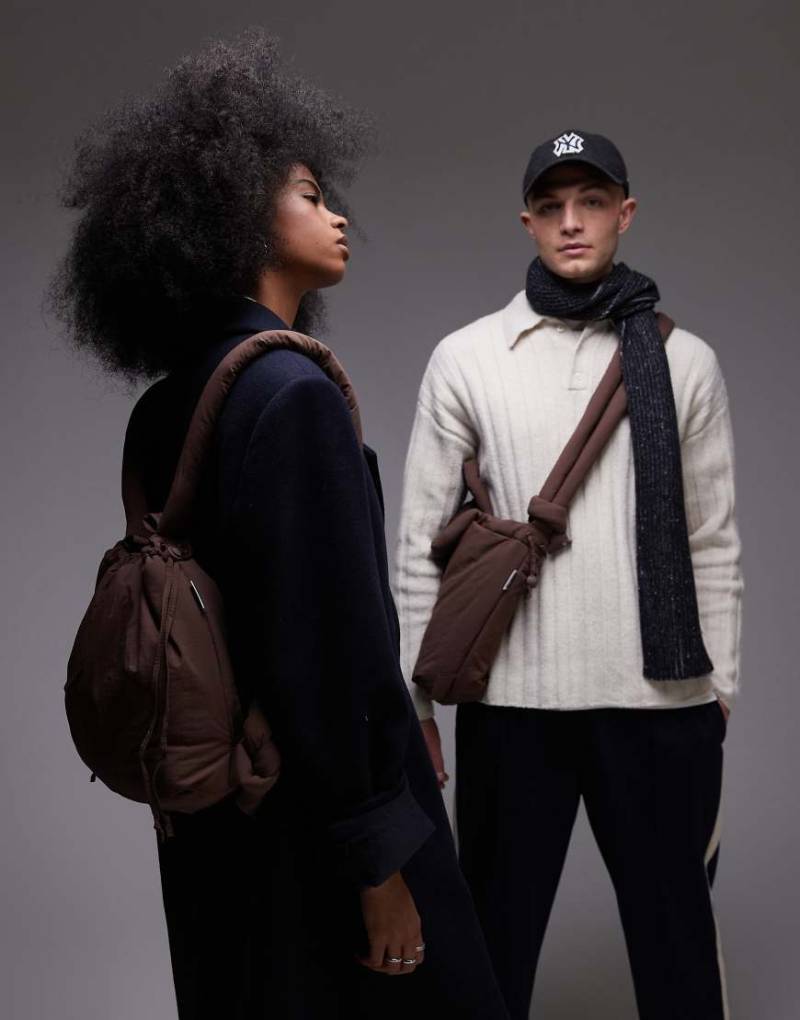 OLEND - Ona - Schokobraune Umhängetasche aus weichem Nylon mit vielseitigen Tragemöglichkeiten von Olend