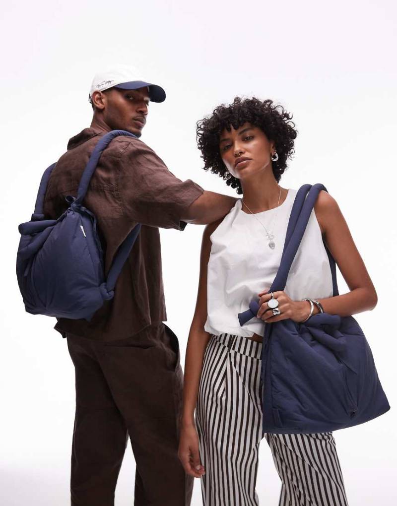 OLEND - Ona - Weiche Nylon-Umhängetasche in Marineblau mit verschiedenen Tragemöglichkeiten von Olend